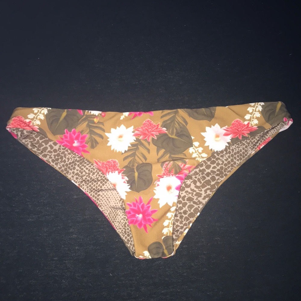 ✨SOLD ELSEWHERE✨Acacia bottoms